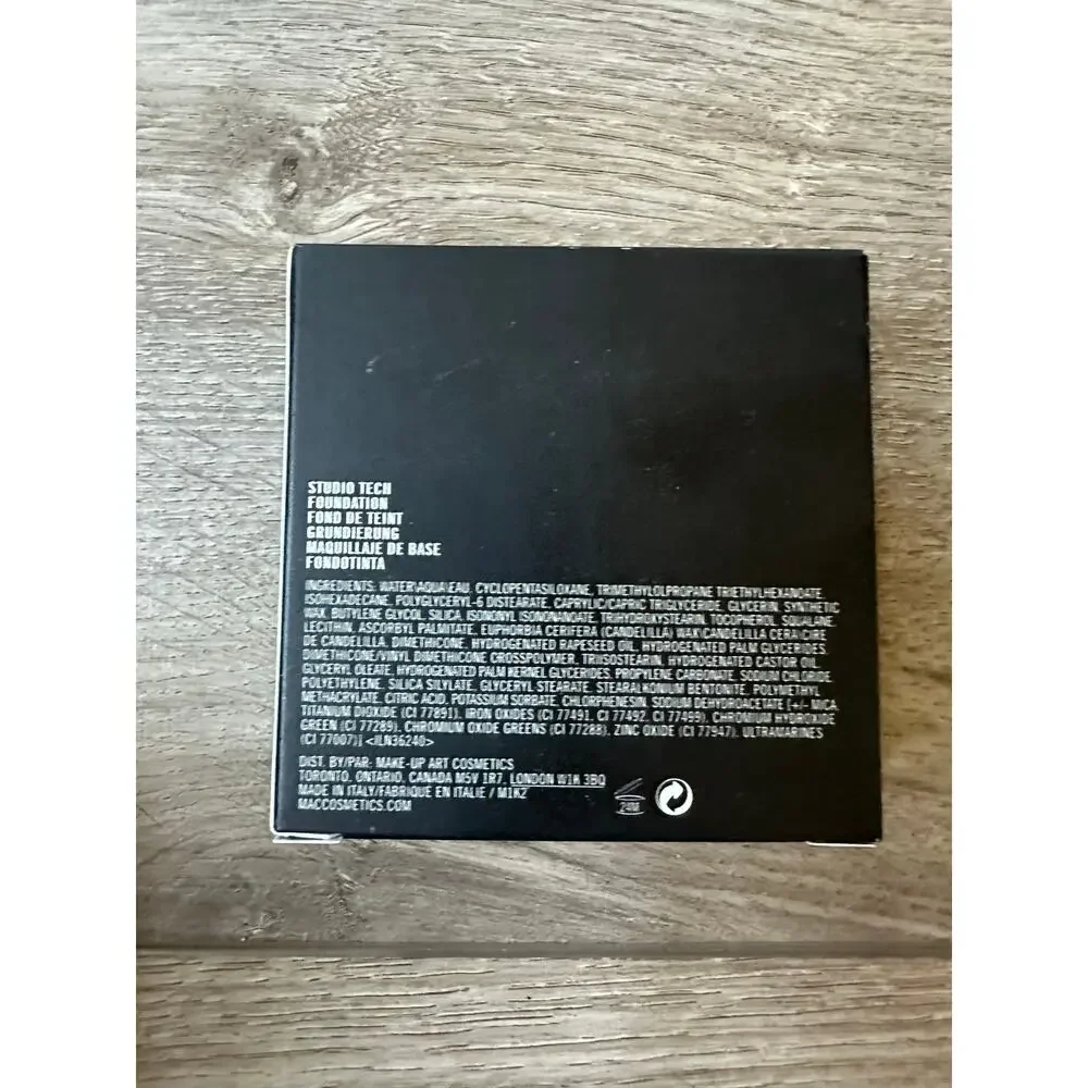 MAC Studio Tech Foundation NW45 - Discontinued